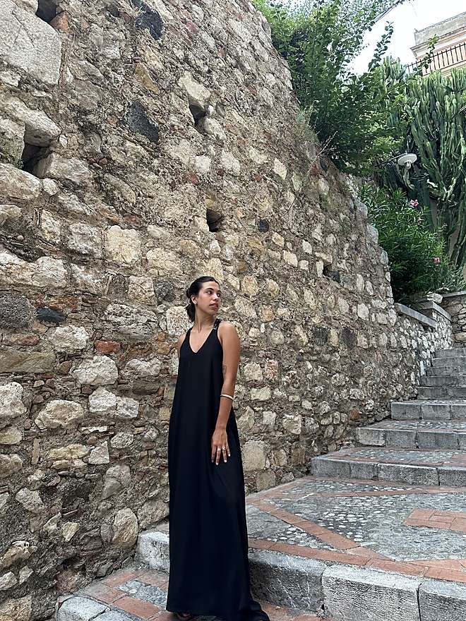 Vestido Sicilia — Largo negro, espalda en V
